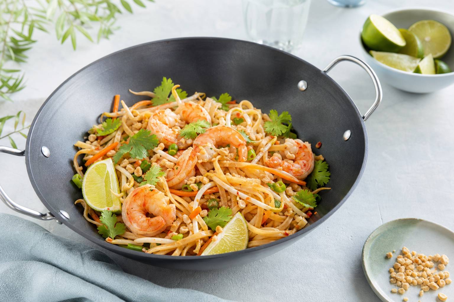Découvrez la recette authentique du Pad Thaï aux crevettes : un voyage gourmand en Asie